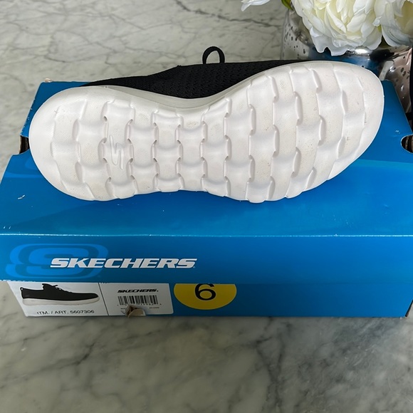 New Sketchers Air Cooled Goga Mat Stretch Fit Sneakers - Picture 4 of 4